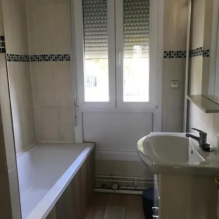 Apartment : Spacieux Pour 5 Personnes Puteaux